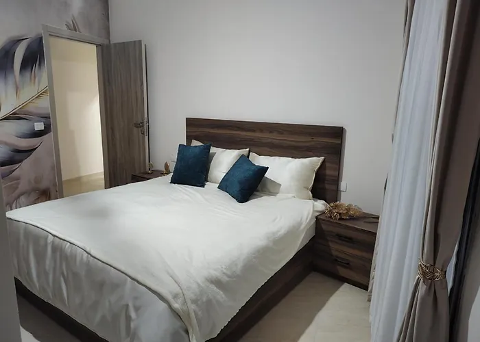 Two Bedroom Flat In Appartement *